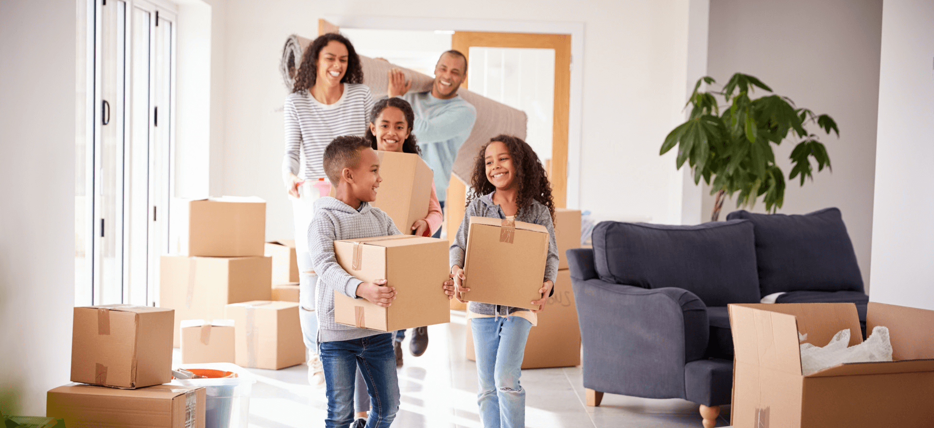 Happy family moving in to their new home thanks to Latin Mortgage Group, LLC.